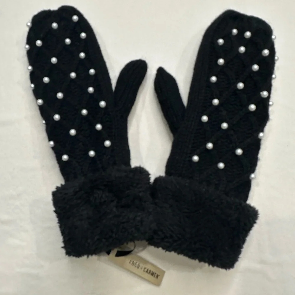 Coco + Carmen Ladies Winter Mittens. NWT